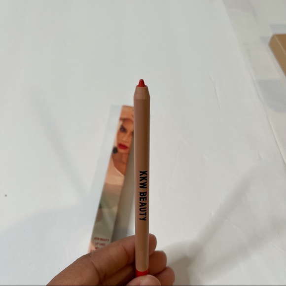 KKW red 2 lip liner NWT - Picture 4 of 7